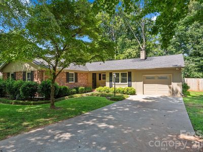 138 Castlerock Dr