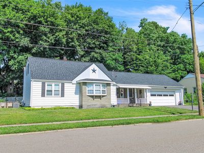 82 Howard Ave