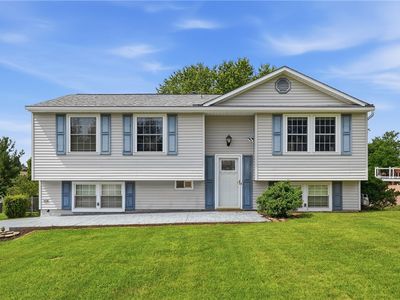 Property at 113 Cranbrooke Dr, Coraopolis, PA
