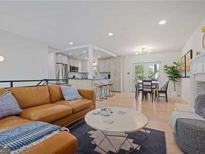 677 Hillandale Cir