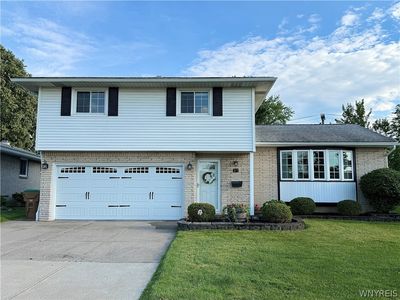 Property at 27 McKenzie Ct, Cheektowaga, NY