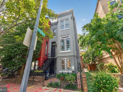 227 C St NE