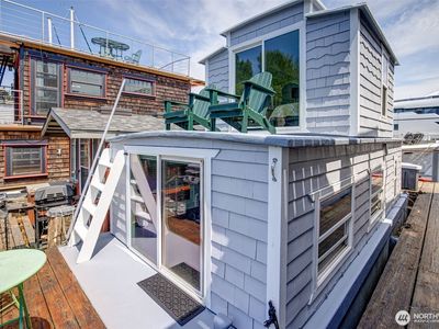 2143 N Northlake Way #11