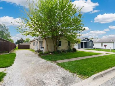 Property at 410 Henry St, Gillespie, IL