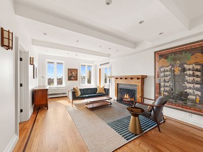 242 E 19th St APT 15B