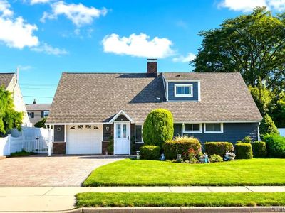 Property at 31 Sunrise Lane, Levittown, NY