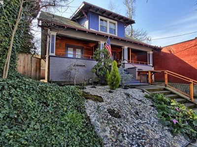 2422 NE Glisan St