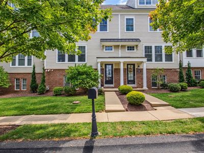 1317 Village Ln