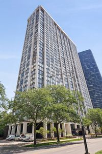 5445 N Sheridan Rd APT 2008