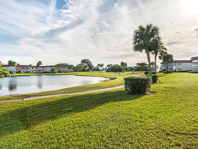 68 Royal Oak Ct #106