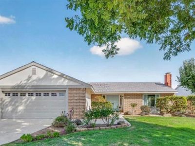 3208 E Palo Alto Ave