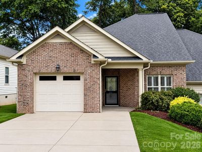 7 Shady Hollow Ln