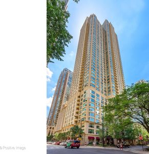 25 E Superior St APT 1301