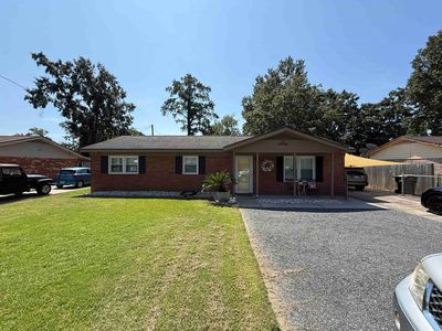 5582 Dogwood Circle