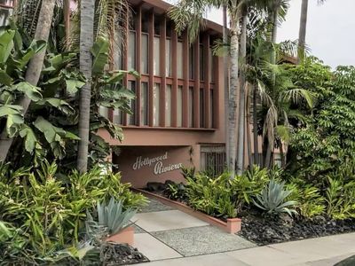 1400 N Hayworth Ave APT 2