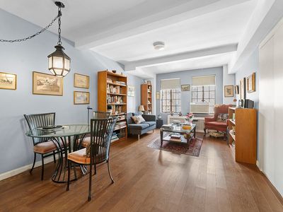 320 E 42nd St APT 2207
