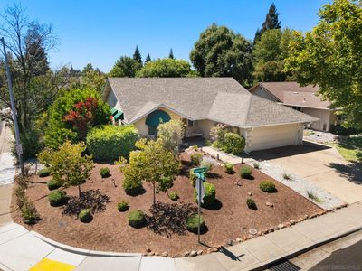 898 Yosemite Dr