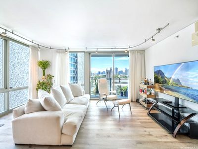 1200 Queen Emma St APT 812