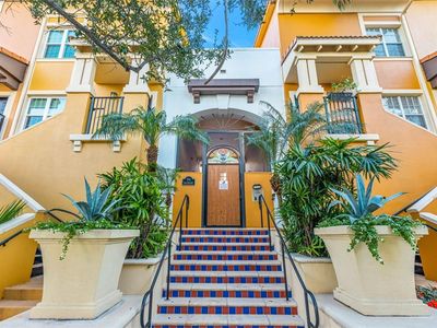 100 4th Ave S APT 227