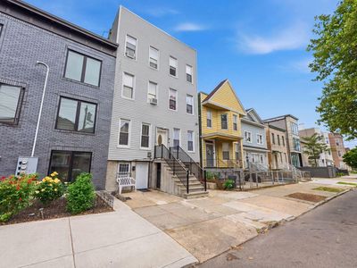 85 Zabriskie St