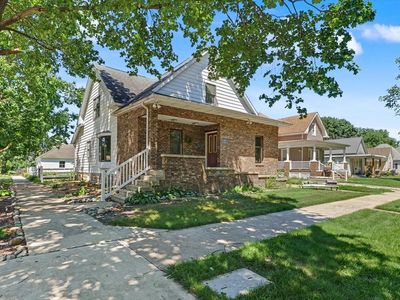 Property at 12 S Walnut St, Villa Grove, IL