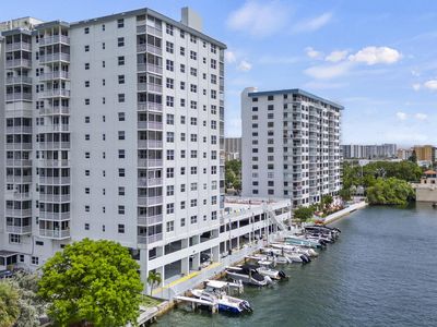 1505 N Riverside Drive #1002