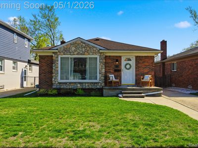 65 W Elmwood Ave