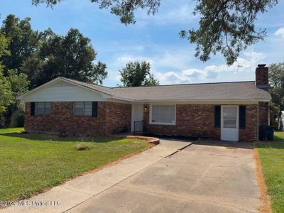 1577 Azalea St
