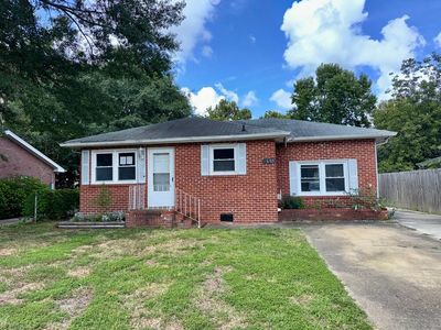 1605 Hawthorne Dr