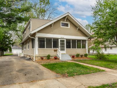 6124 Winthrop Ave
