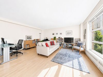 80 La Salle St APT 8A