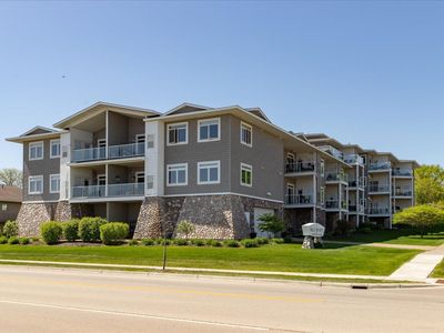 1215 N Lakeshore Dr
