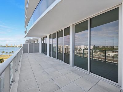 220 Lake Shore Drive #709