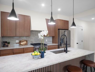 106-108 Bunker Hill St #1