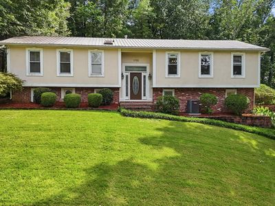 1700 Woodview Cir