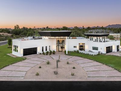 8402 E CACTUS WREN Road