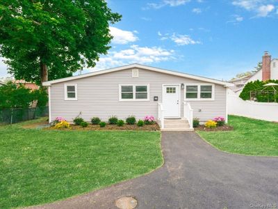 27 Old Farmingdale Road