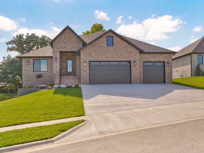 2011 N Silver Charm Avenue