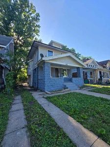 5611 Highland Ave
