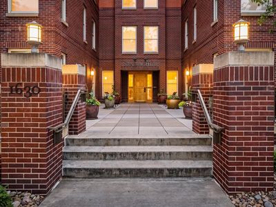 1630 N Clarkson St #302