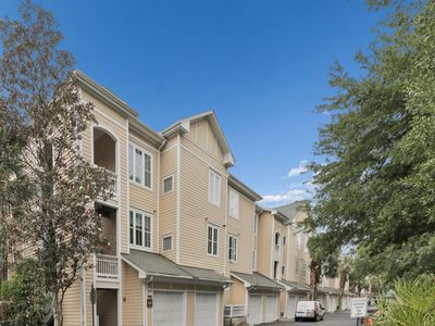 260 Seven Farms Dr Unit 202