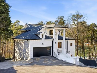 2390 Peachtree Rd
