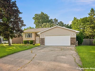 Property at 2494 Forest View Rd, Lindenhurst, IL