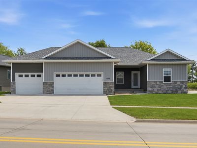 1030 Pheasant Ln