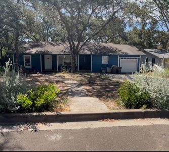 134 E Hillcrest Dr