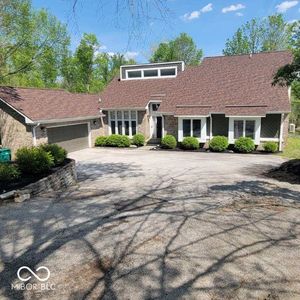 8631 Bay Colony Dr