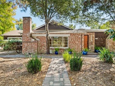 1055 Los Robles Ave