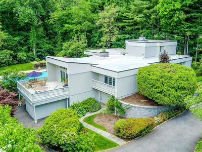 10 Cypress Point Drive