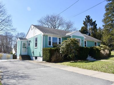 93 Howland Rd