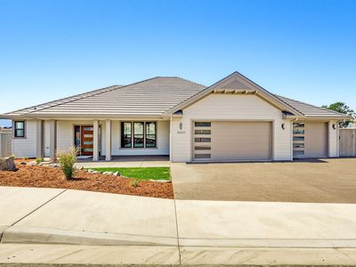 5609 Fallbrook Ln